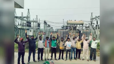मानव बल सह लाइन मैन ने काला बिल्ला लगा शुरू किया काम
