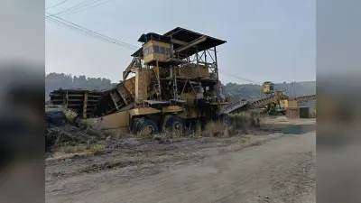 शोभा की वस्तु बनी मोबाइल इनपीट क्रशर मशीन