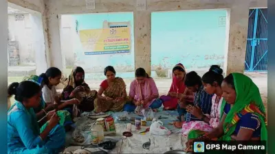फैशन ज्वेलरी निर्माण का हुनर सीख स्वाबलंबी बन रहीं गिद्धौर के सोहजाना की महिलाएं