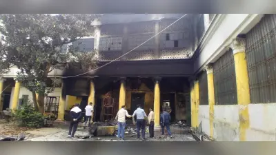 मेडिकल कॉलेज परिसर में लगी आग, छह फ्रिज समेत कई सामान जले