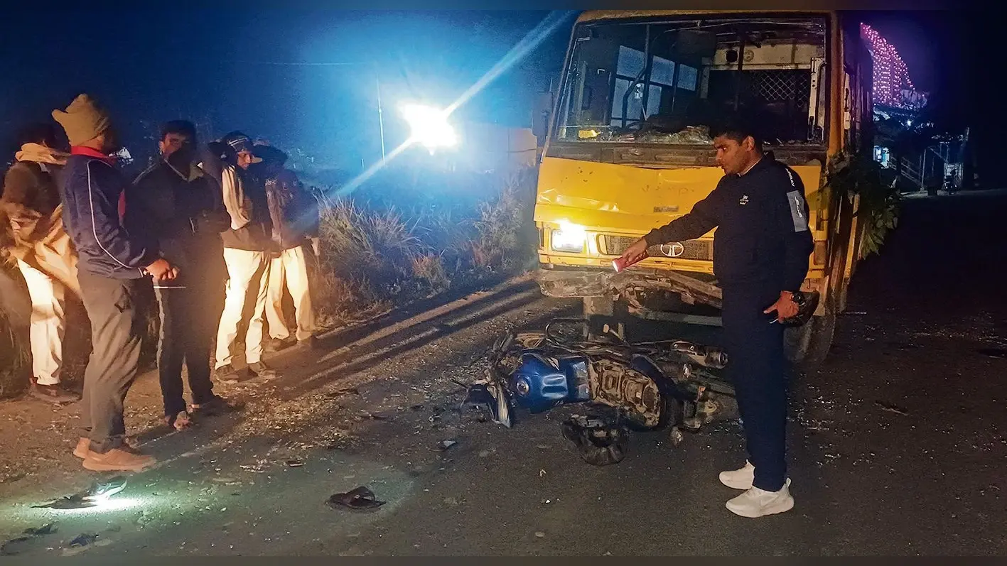 Chhapra News : बस व बाइक की आमने-सामने की टक्कर में एक की मौत, दूसरा घायल
