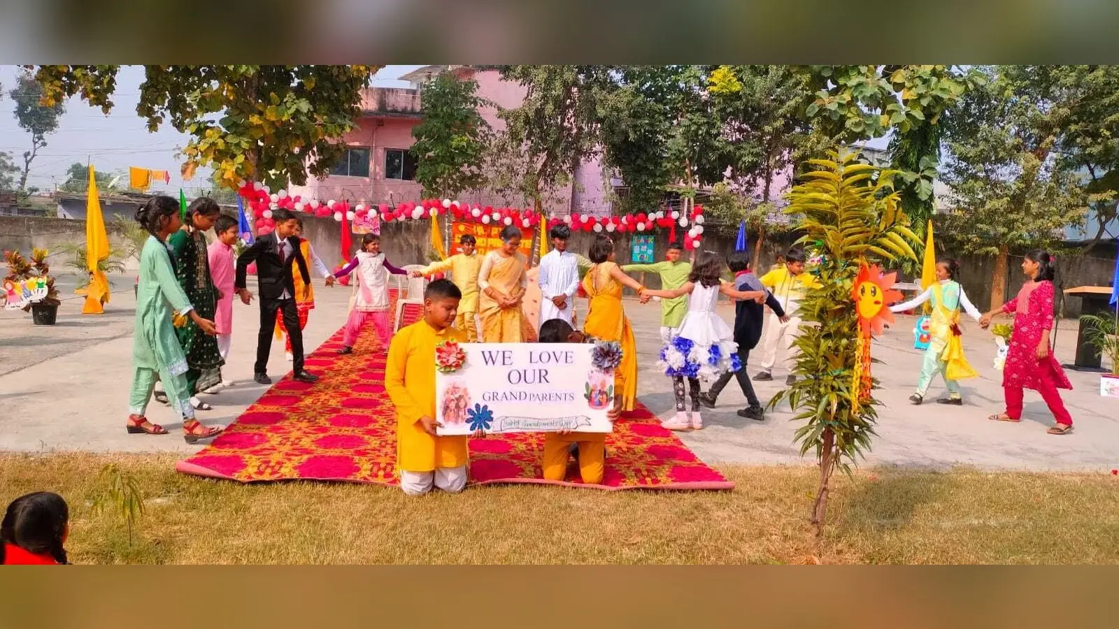 BOKARO NEWS : कार्मेल स्कूल में ग्रैंड पेरेंट्स डे पर कार्यक्रम का आयोजन