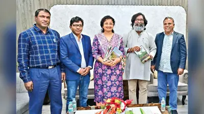 Political News : हेमंत सोरेन से मिलनेवालों का दिनभर लगा रहा तांता
