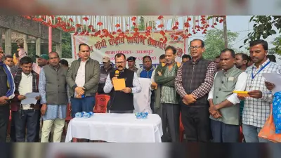 संविधान दिवस के अवसर पर अमृत सरोवर के किनारे किया गया पौधारोपण