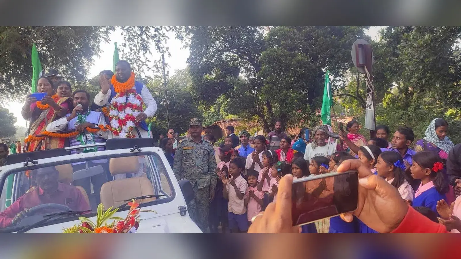 झामुमो ने रनिया में निकाली आभार यात्रा