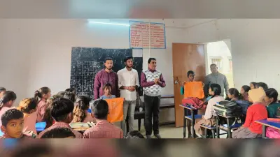 स्कूली छात्र- छात्राओं के बीच मनाया गया संविधान दिवस