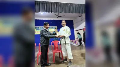 Karate: शोतोकान कराटे के मुख्य प्रशिक्षक मानस सिन्हा सम्मानित