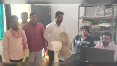 Giridih News: मंईयां सम्मान योजना का फार्म भरने उमड़ने लगी भीड़