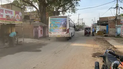 Giridih News: जर्जर सड़क और उड़ती धूल से लोगों का जीना मुहाल