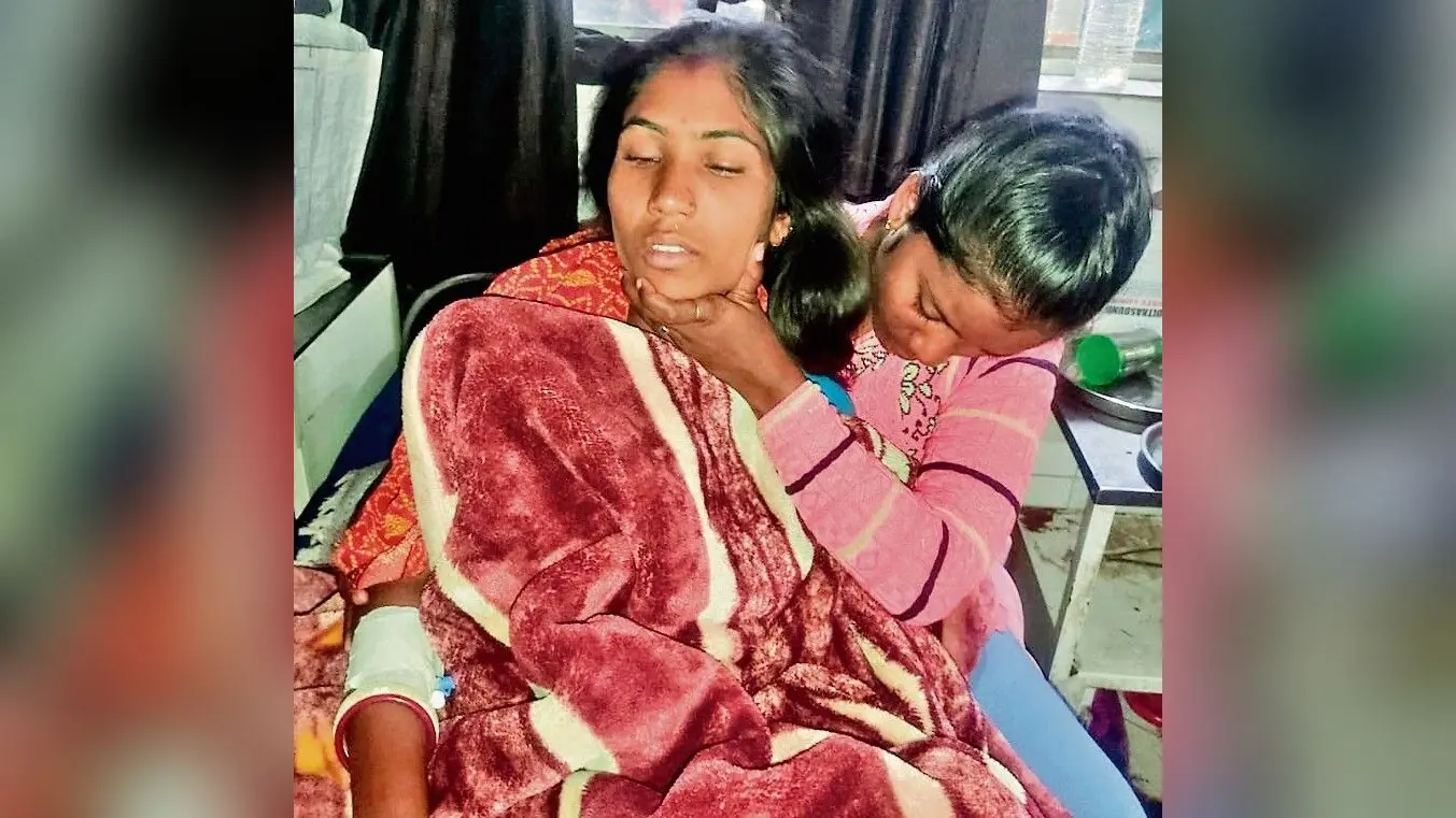 हाथी ने जंगल में महिला को मार डाला, दो घायल