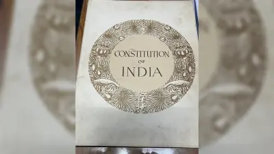 DHANBAD NEWS : धनबाद की राजकीय लाइब्रेरी की गरिमा बढ़ा रही संविधान की मूल कॉपी