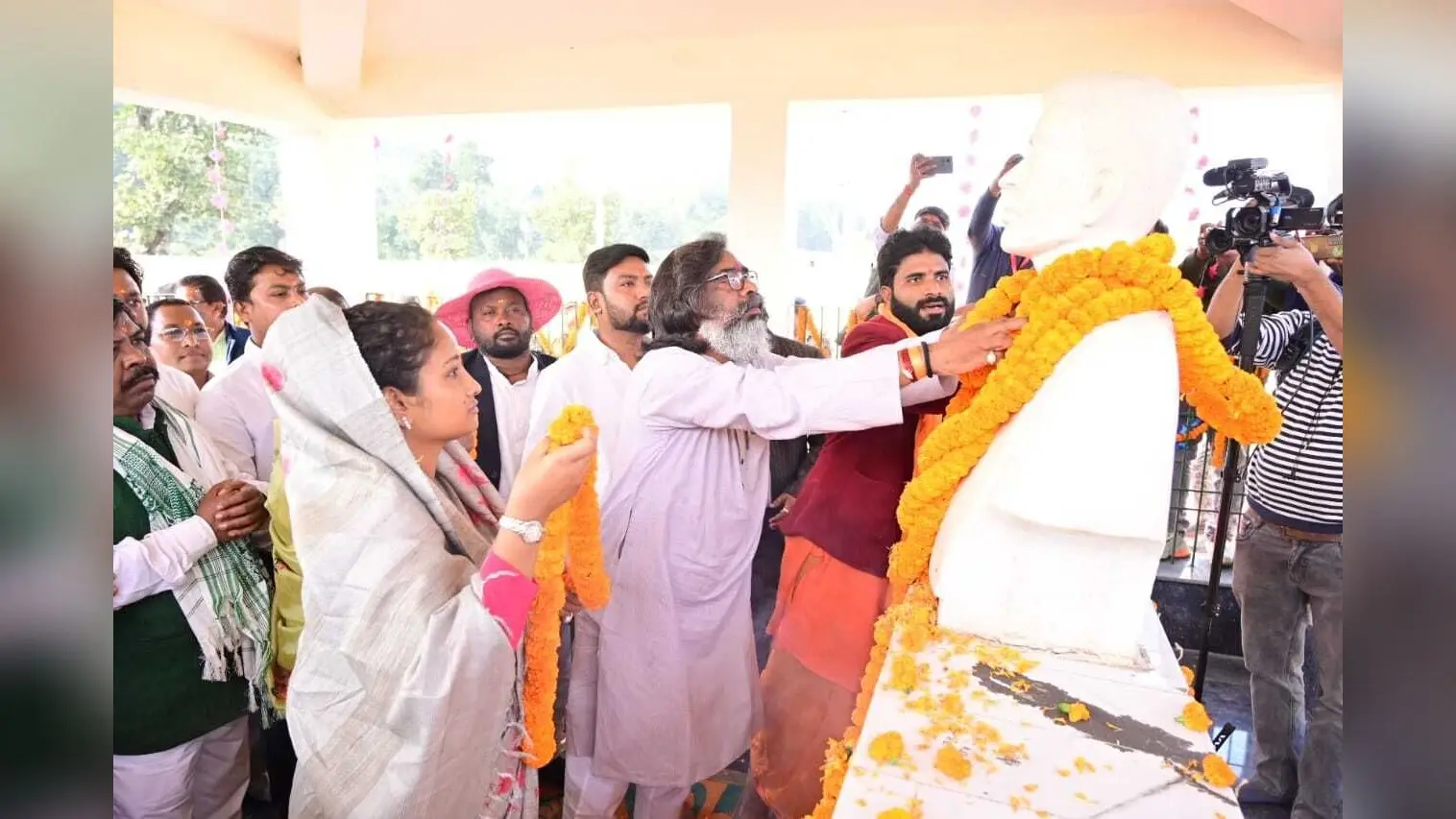 Political News : मुख्यमंत्री ने शहीद सोबरन सोरेन को दी श्रद्धांजलि