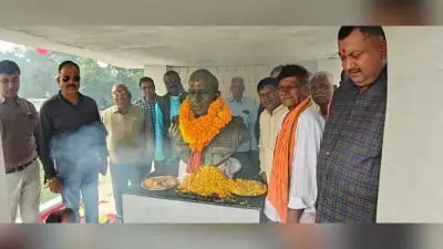 भूतपूर्व सीआरपीएफ आईजी नंदकिशोर तिवारी की प्रतिमा का अनावरण