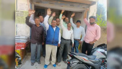 विभिन्न मांगों को ले एलआइसी के अभिकर्ताओं की दूसरे दिन जारी रही हड़ताल