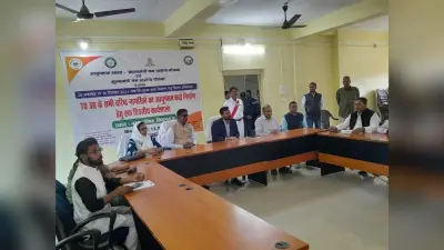 आयुष्मान कार्ड निर्माण की प्रगति की डीएम ने की समीक्षा