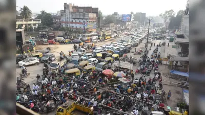 Jamshedpur News : मानगो में जाम हुआ आम, दिन भर रेंगती रहीं गाड़ियां
