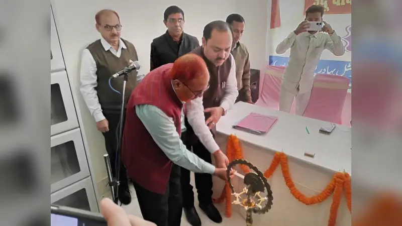 उर्दू वाद-विवाद प्रतियोगिता के सफल विद्यार्थियों के बीच पुरस्कार वितरित