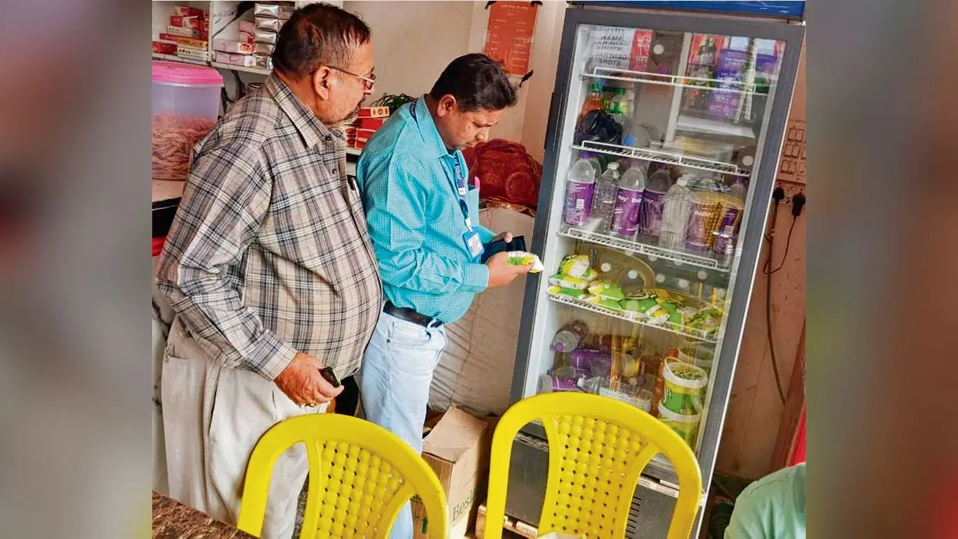Chhapra News : सोनपुर मेला में खाद्य संरक्षण विभाग की कार्रवाई से दुकानदारों में हड़कंप