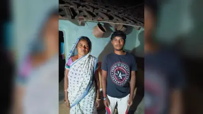 Ghatshila News : एक साल से पति के मृत्यु प्रमाण बनाने के लिए भटक रही महिला