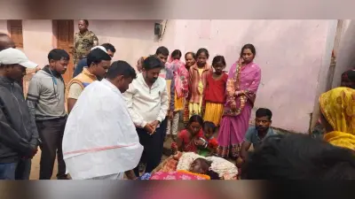 Ghatshila News : स्पीड ब्रेकर पर बाइक उछलने से पीछे बैठी महिला सड़क पर गिरी, मौत