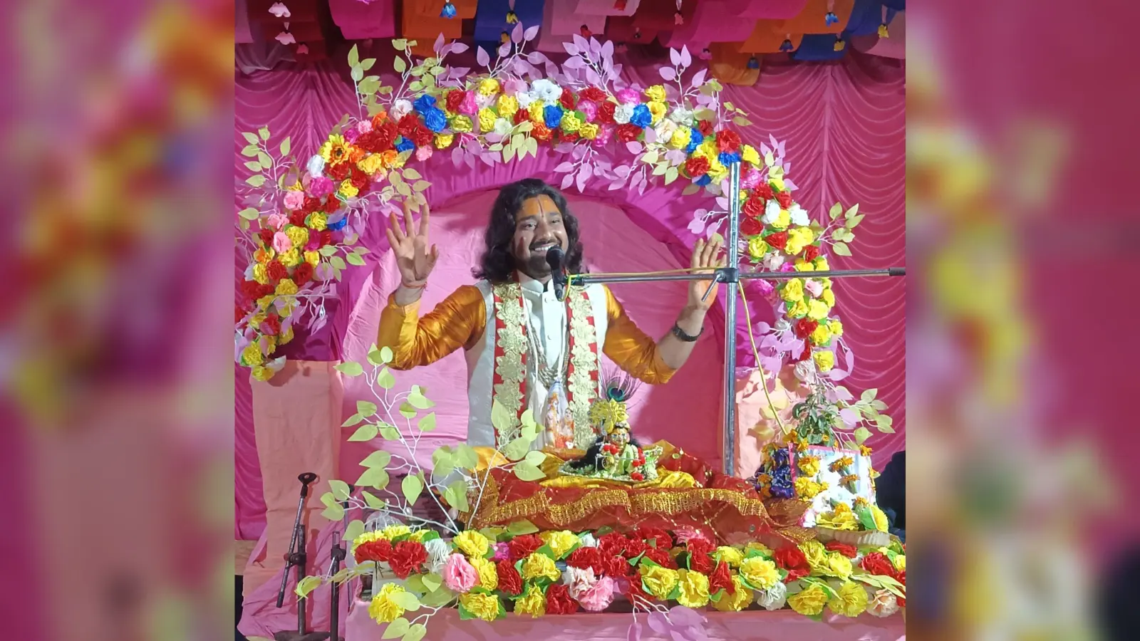 Jamtara News: श्रीकृष्ण ने जीवन के संघर्षों में मुस्कान के साथ किया समस्या का समाधान: कथावाचक