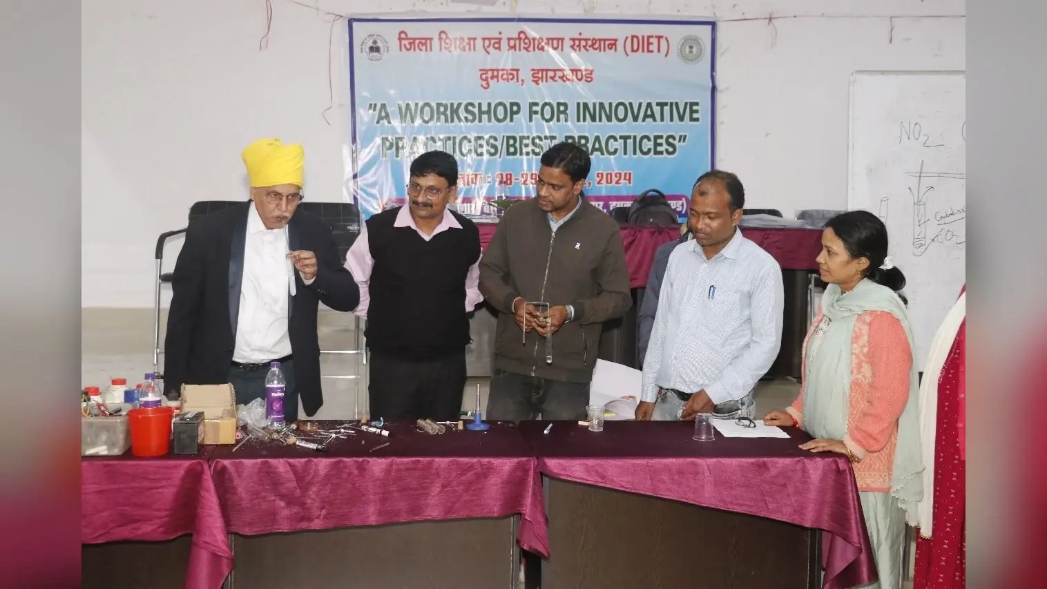 विज्ञान शिक्षकों को मिली रासायनिक अभिक्रिया व समीकरण की जानकारी