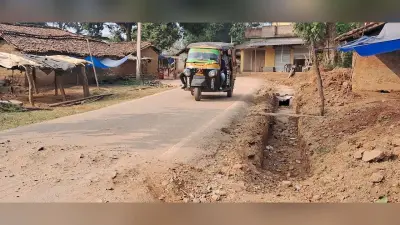 रनिया में कई जगहों पर सड़क का निर्माण कार्य अधूरा