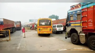 Buxar News : अहिरौली माेड़ पर रांग साइड से आने वाले वाहनों से लगा जाम