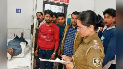 Siwan News : बेटे की शादी का कार्ड बांटने जा रहे पिता की सड़क दुर्घटना में गयी जान