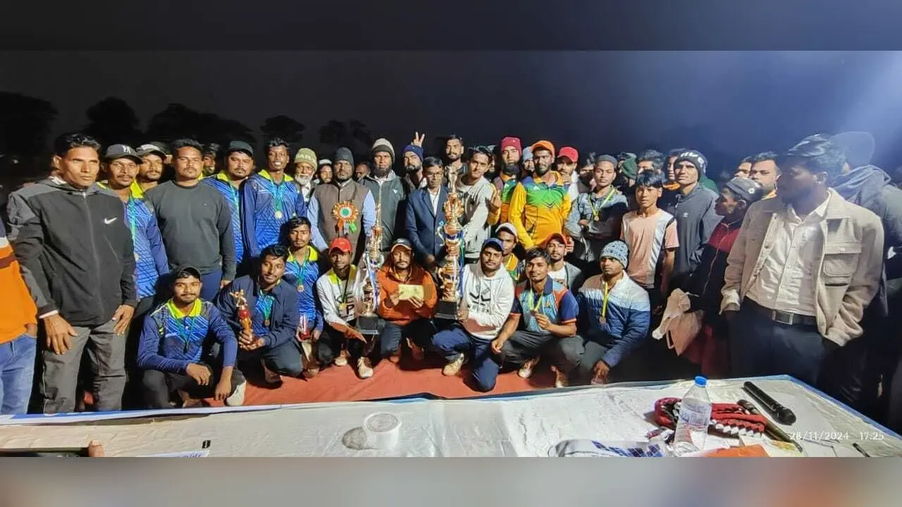 ओके ::::::: इटकी इलेवन की टीम बनी चैंपियन