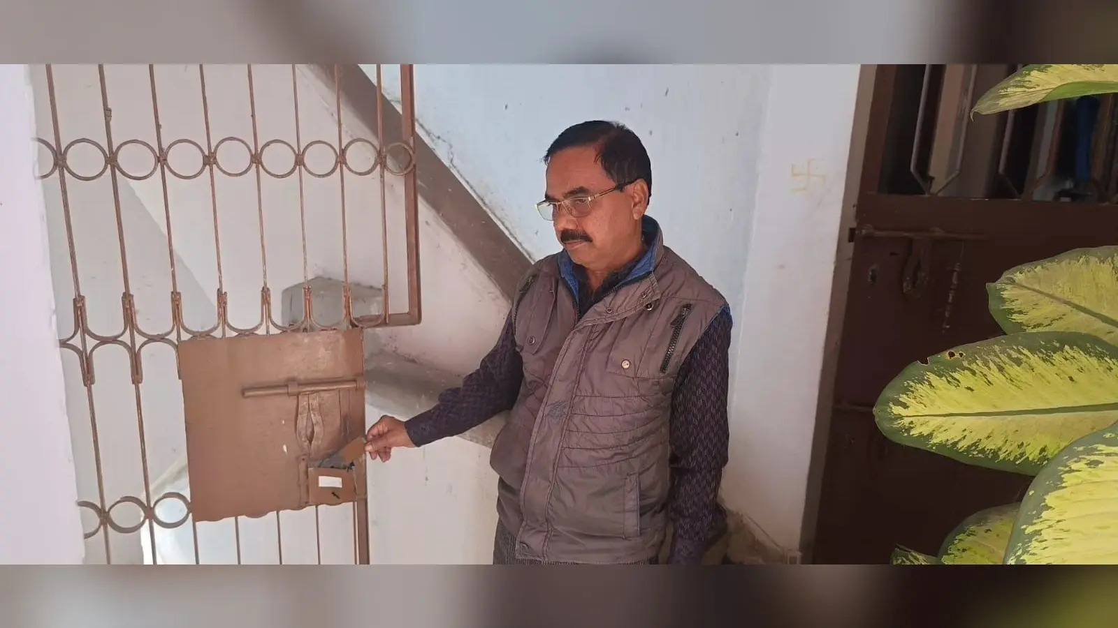 BOKARO NEWS: रिटायर्ड बीएसएलकर्मी के बंद घर से दिनदहाड़े 20 लाख के जेवर व 30 हजार नकदी चोरी
