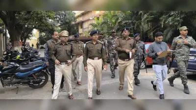 Giridih News: डीआइजी ने व्यवहार न्यायालय की सुरक्षा व्यवस्था का लिया जायजा