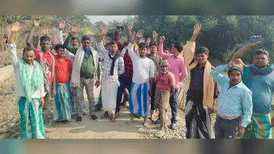 katihar news : छह माह में ही जर्जर हो गयी सड़क, ग्रामीणों ने जताया आक्रोश