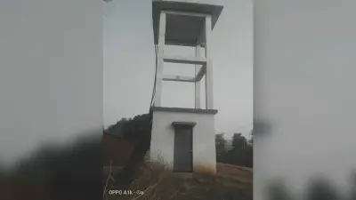 पहाड़ के आदिवासियों को पानी पिलाने की योजनाओं में ही छेद