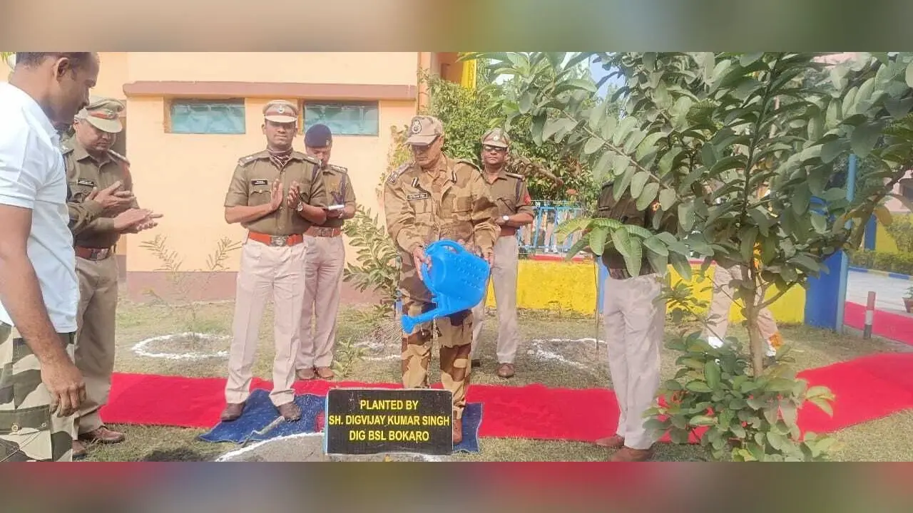 BOKARO NEWS : सीआइएसएफ डीआइजी ने बीटीपीएस यूनिट का निरीक्षण किया