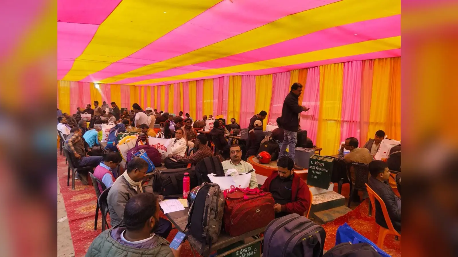 छह प्रखंडों के 72 पैक्सों के लिए 225 केंद्रों पर आज सुबह सात बजे से वोटिंग