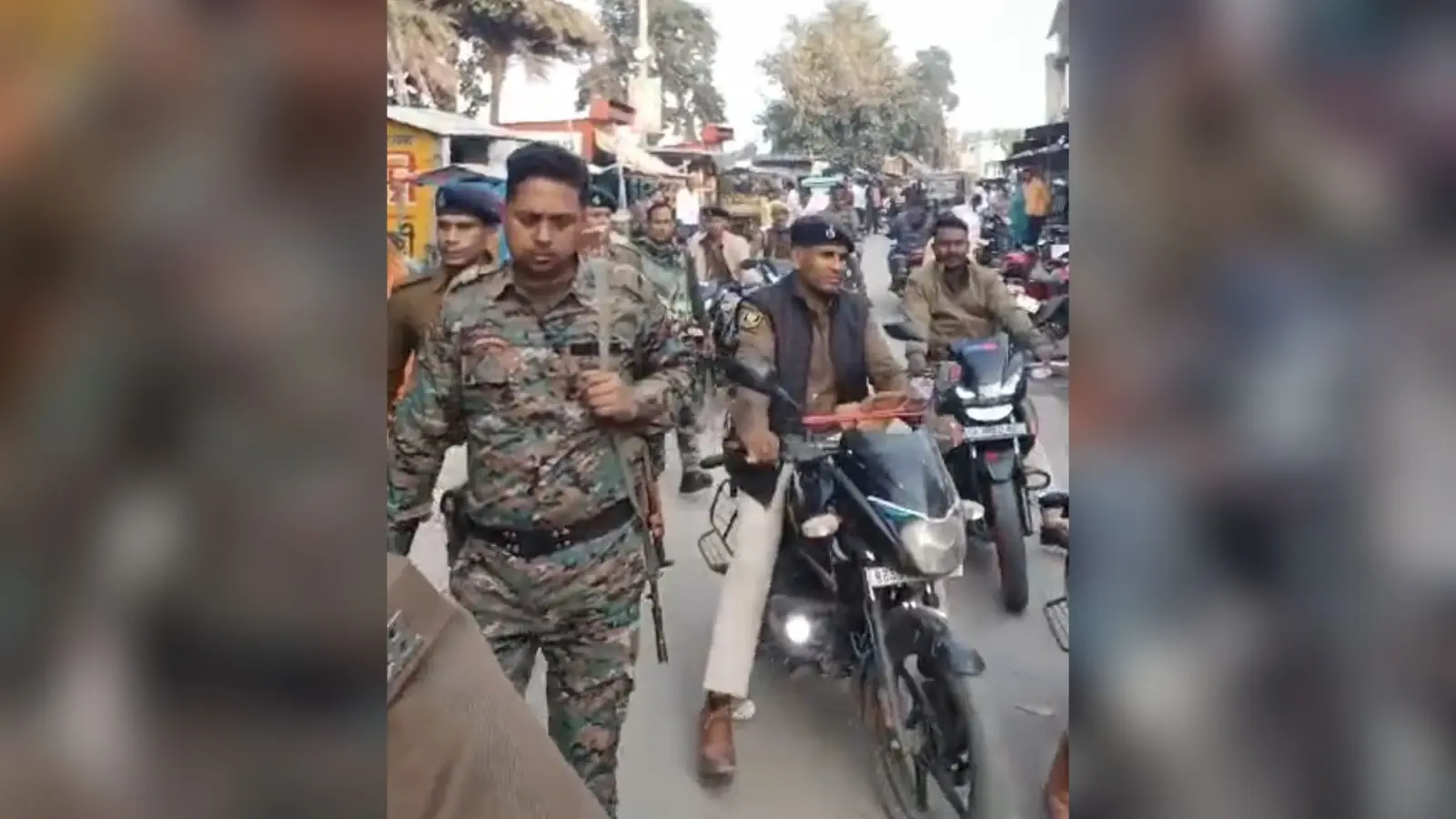 Gaya News : पैक्स चुनाव को लेकर आमस में निकाला गया फ्लैग मार्च