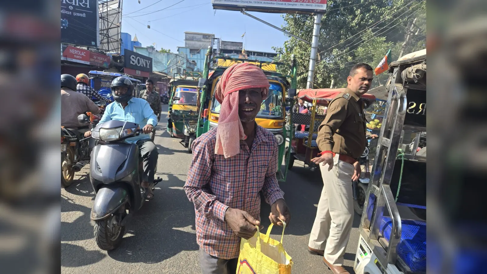 Deoghar news : निजी क्लिनिक में पोते को चढ़ाया जा रहा था ब्लड, उसे देखने जा रहे दादा से दो युवकों ने 3920 रुपये छीने