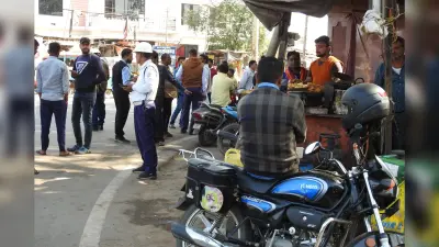 फव्वारा चौक पर चेकिंग करती रही पुलिस, पानी टंकी से मंदिर मोड़ तक जाम लगने से लोग रहे परेशान