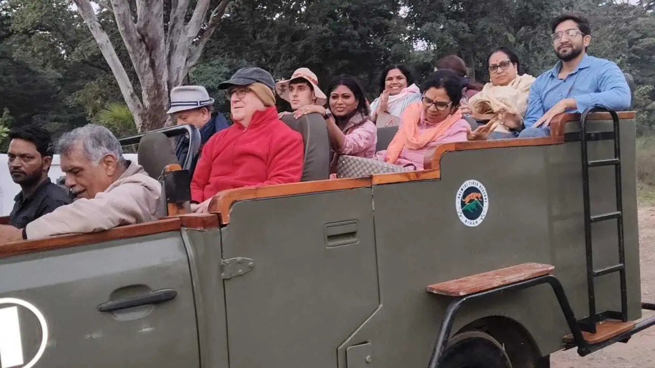आस्ट्रेलियाई पर्यटक पहुंचे वीटीआर, पहाड़ी नदी में भरपूर उठाया आनंद
