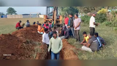 सोलर पावर प्लांट ग्रीड की चहारदीवारी निर्माण कार्य को ग्रामीणों ने रोका