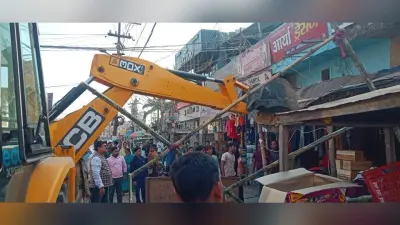 शहर में अतिक्रमणकारियों पर चला निगम का बुलडोजर
