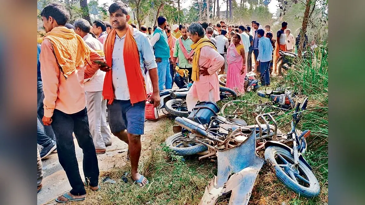 Chhapra News : अनियंत्रित कार की ठोकर से दो
युवक घायल, छह वाहन छतिग्रस्त