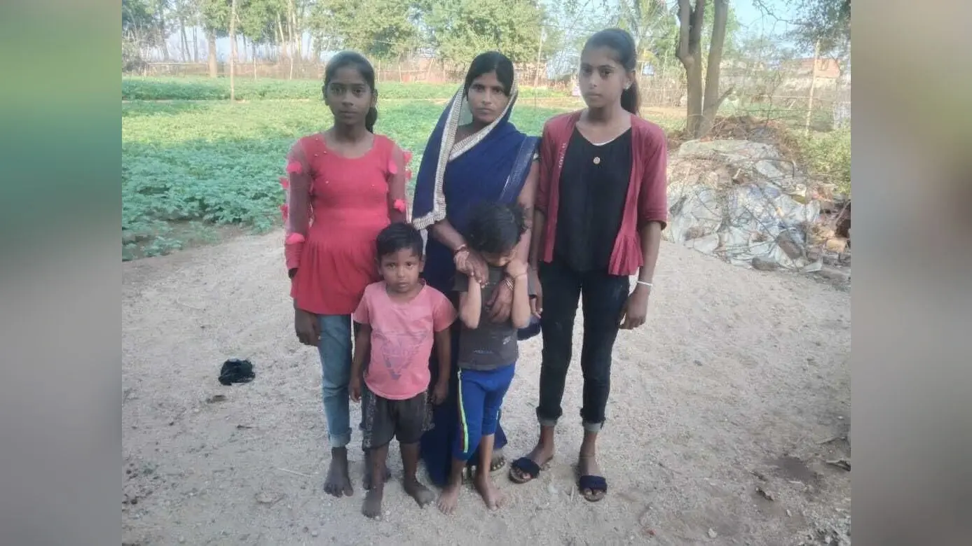 Giridih News :सरकारी कुएं से पानी लेने से मना करने की शिकायत