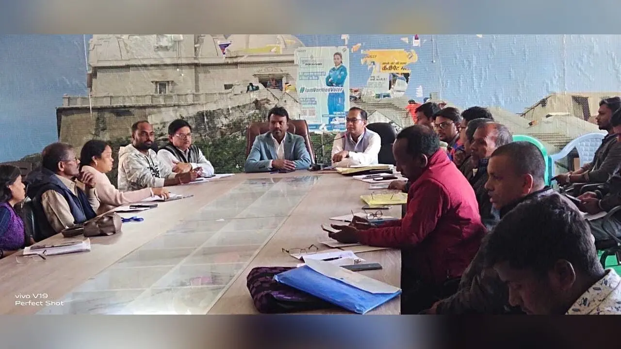 Giridih News :बीडीओ ने की विकास योजनाओं की समीक्षा