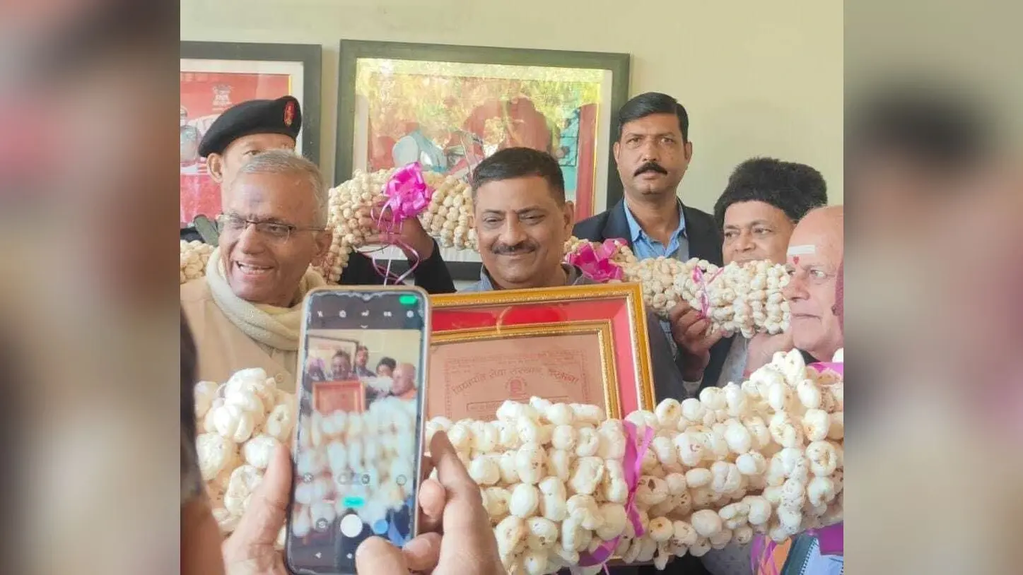 Darbhanga News : मिथिला विभूति सम्मानोपाधि से अलंकृत हुए संजय कुमार झा