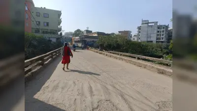 Ranchi News: हिनू को डोरंडा से जोड़नेवाले काठपुल की रेलिंग टूटी