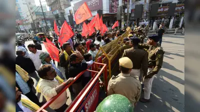 Patna News : रूट कलर कोडिंग के विरोध में ऑटो रिक्शा चालक संघ ने किया प्रदर्शन