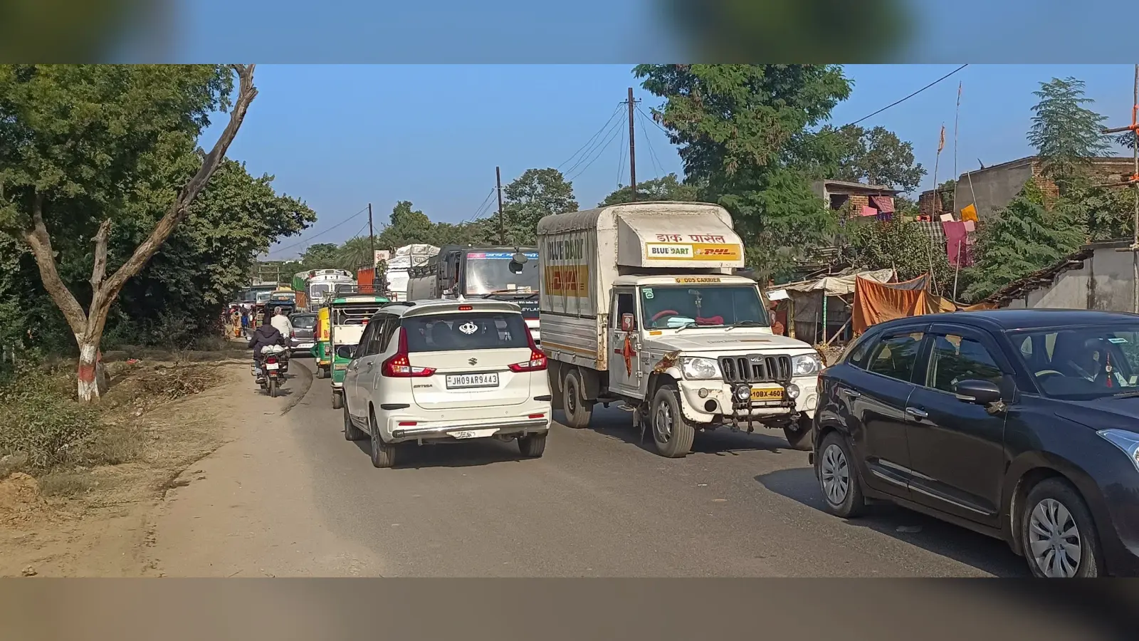 Deoghar News : छह घंटे तक जाम रही सड़क, फंसे रहे एम्स के डॉक्टर व मरीज