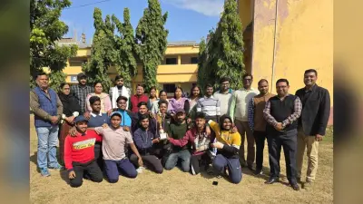 इंटर कॉलेज क्रिकेट टूर्नामेंट में मधुपुर कॉलेज की टीम बनी उप विजेता